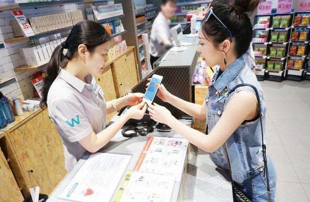 傳統(tǒng)導(dǎo)購(gòu)式購(gòu)物漸顯微勢(shì) 屈臣氏引入大數(shù)據(jù)營(yíng)銷系統(tǒng)