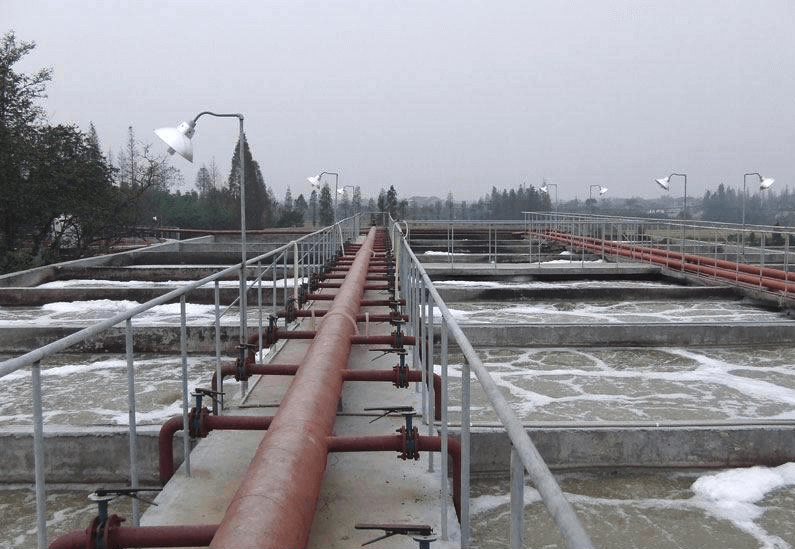 (圖:生活污水泡沫現(xiàn)場)