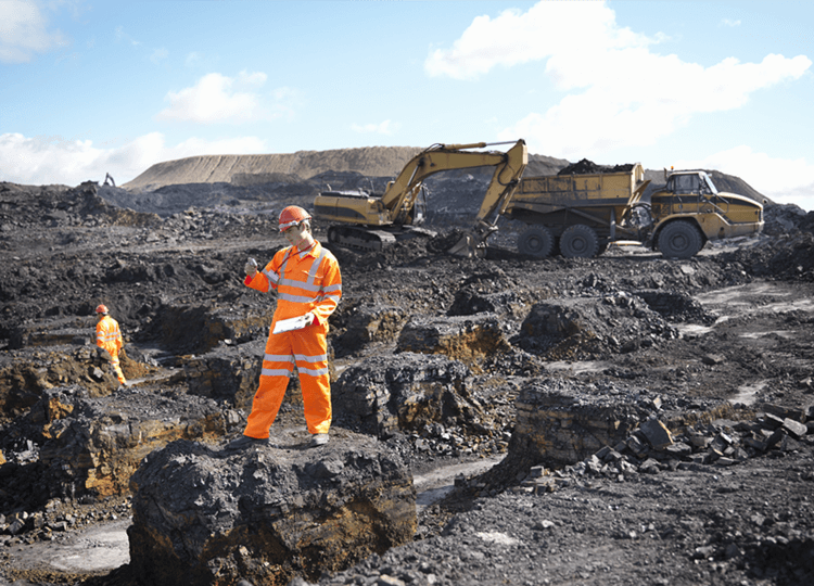 （圖：原煤挖礦現(xiàn)場(chǎng)）